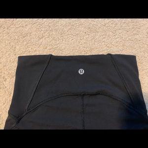 Black Lululemon leggings.